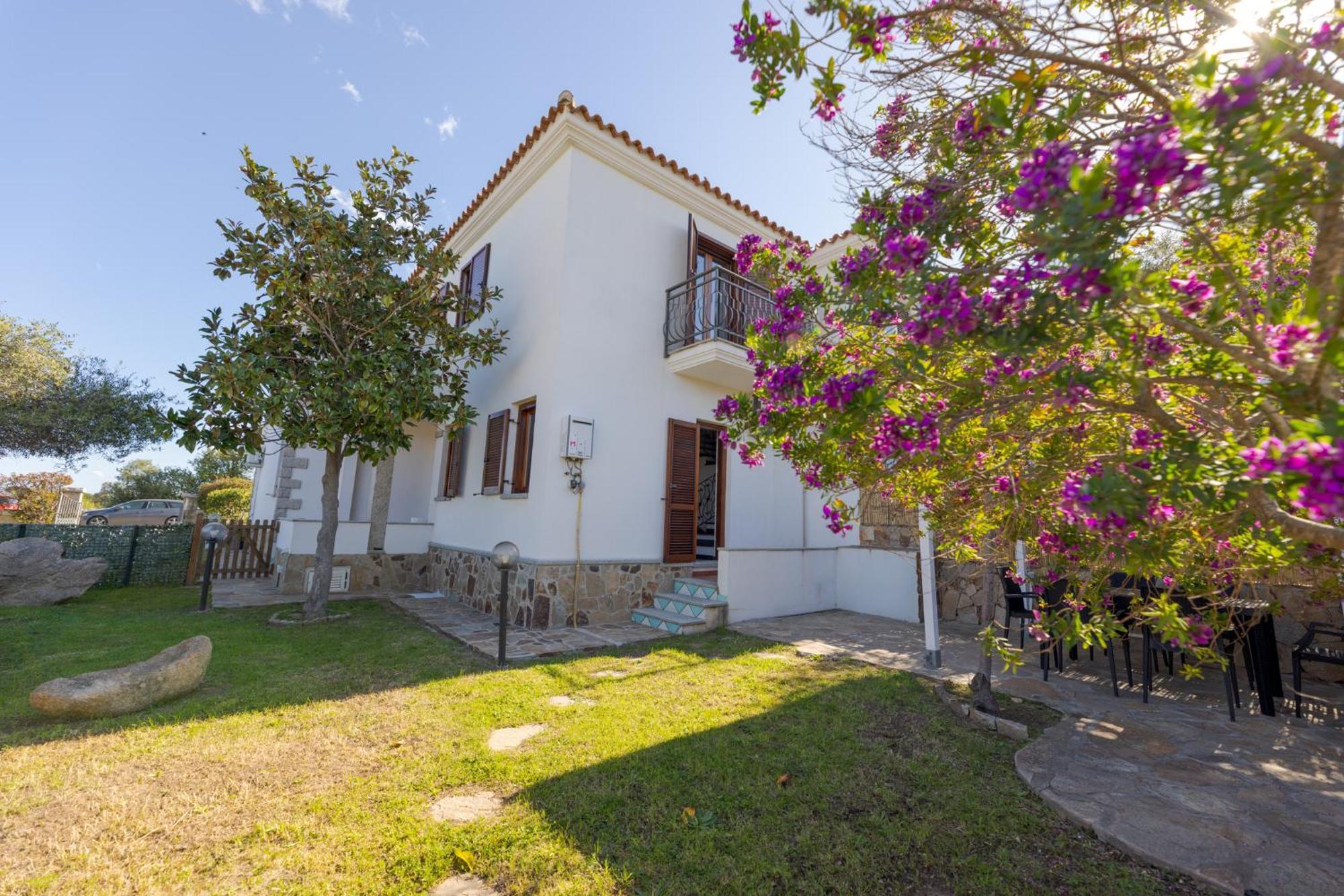 Appartamenti Le Magnolie Budoni Bagian luar foto